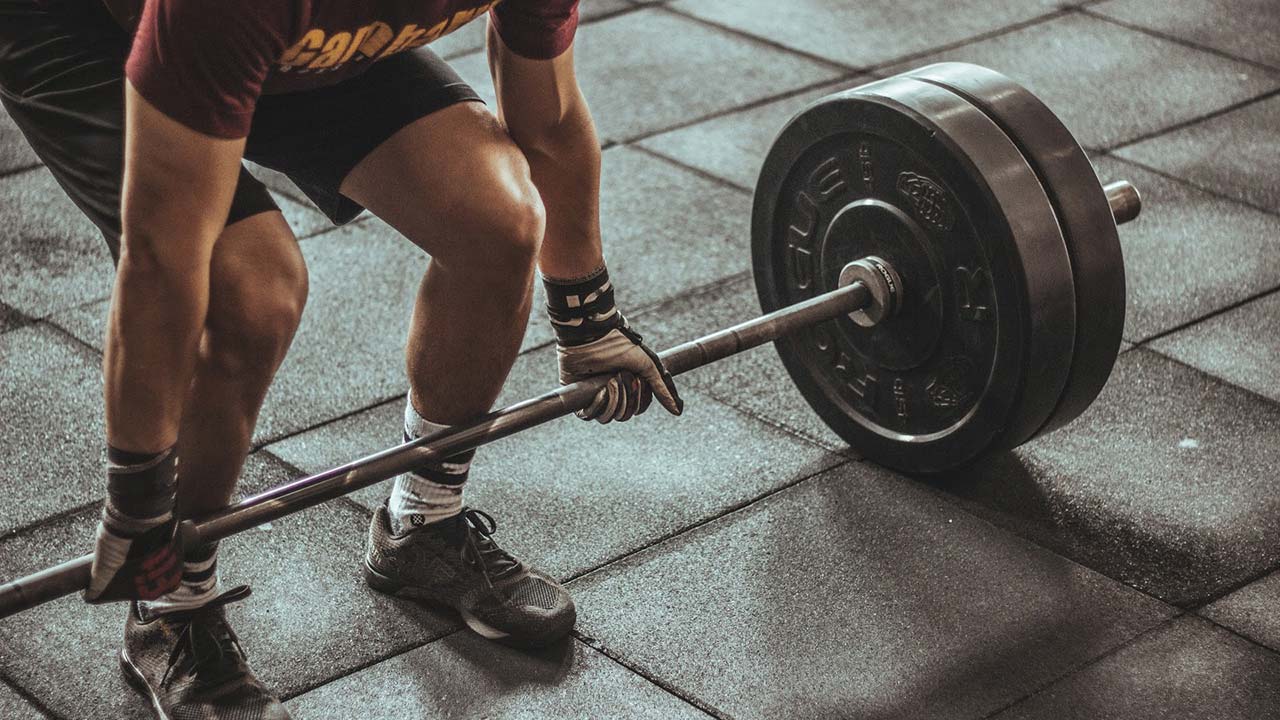 Man lifting weights Man lifting weights
